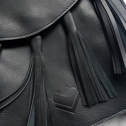 Kožený batoh s třásněmi - černý 201F