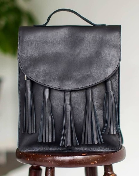 Kožený batoh s třásněmi  MF C1 - černý